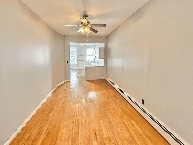 537 Park Ave #4 — Photo 4