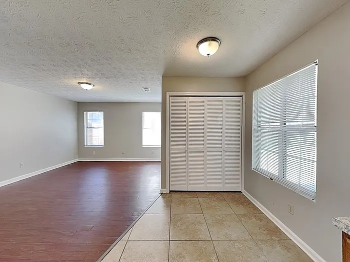 2277 Hampton Dr — Photo 6