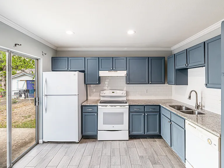 4334 Hickory Hill Dr — Photo 14
