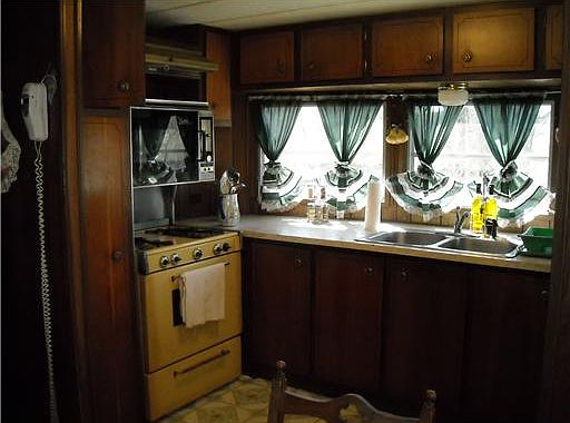 5th image of 442 Main St