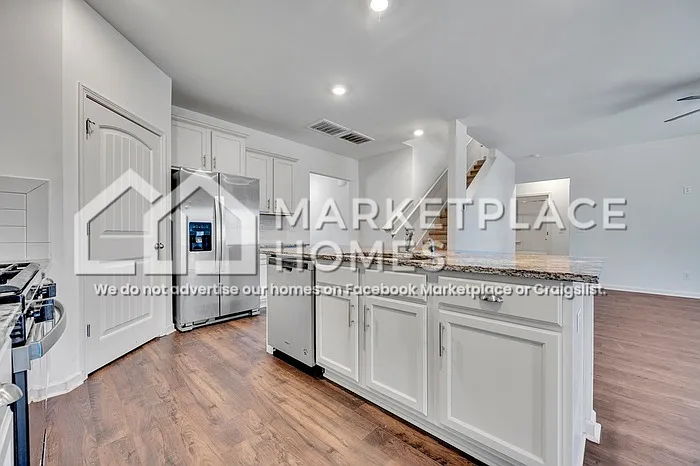 1027 Park View Dr — Photo 10