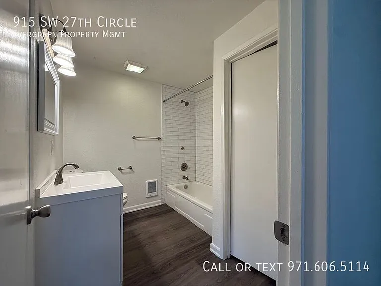 915 SW 27th Cir — Photo 16