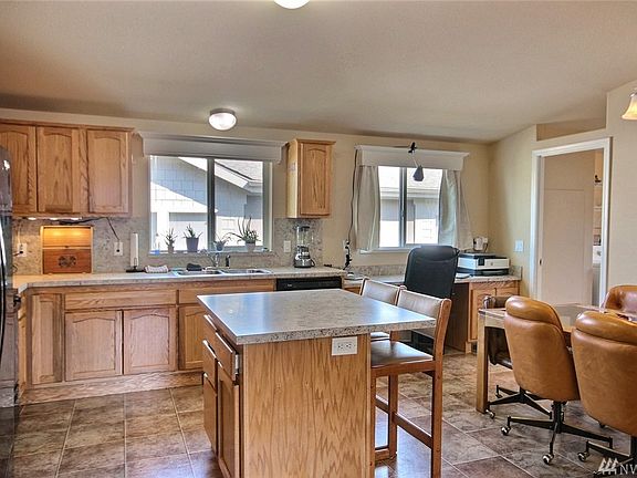 The spacious island kitchen offers quality oak cabinetry, under counter lighting and bar stools that stay.