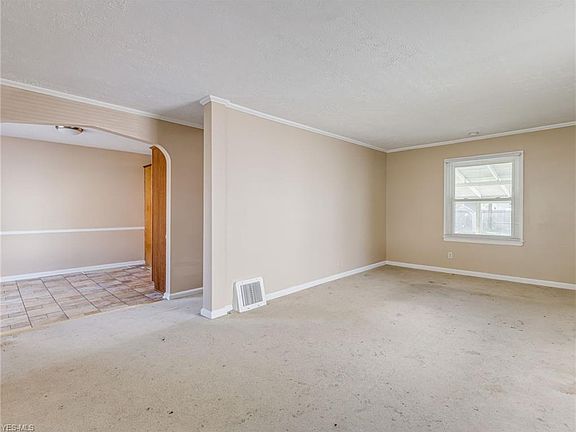 4th image of 336 Monroe Ave