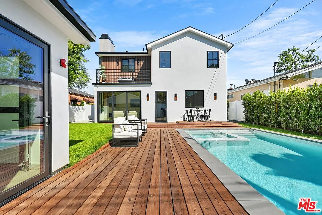 4 bed, 3.5 bath, 4662 sqft, $20,000 — Photo 2