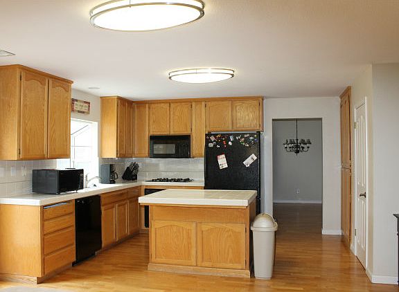 2nd image of 2184 Cypress St