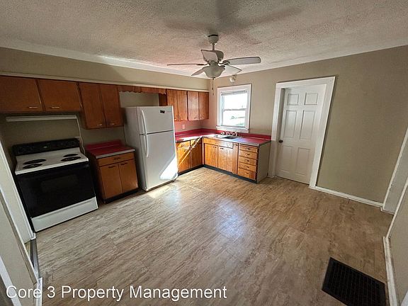 3rd image of 300 S Elm St #4107471