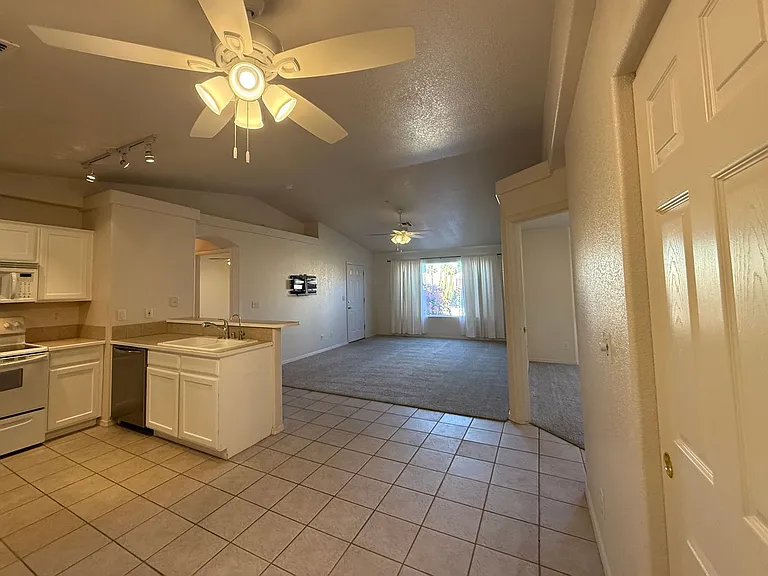 470 Acoma Blvd S #123-B — Photo 6