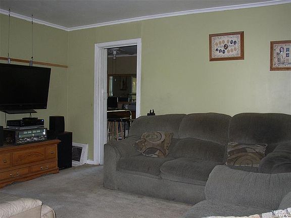 3rd image of 13853 Village Ave