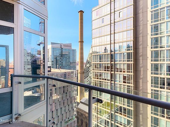 5th image of 555 W 59th St APT 26A