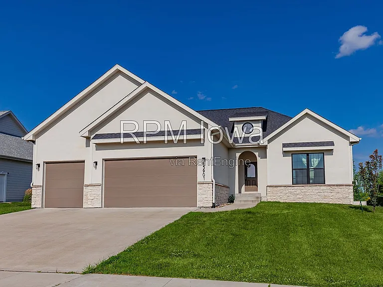 5901 NE Sherman Dr — Photo 1