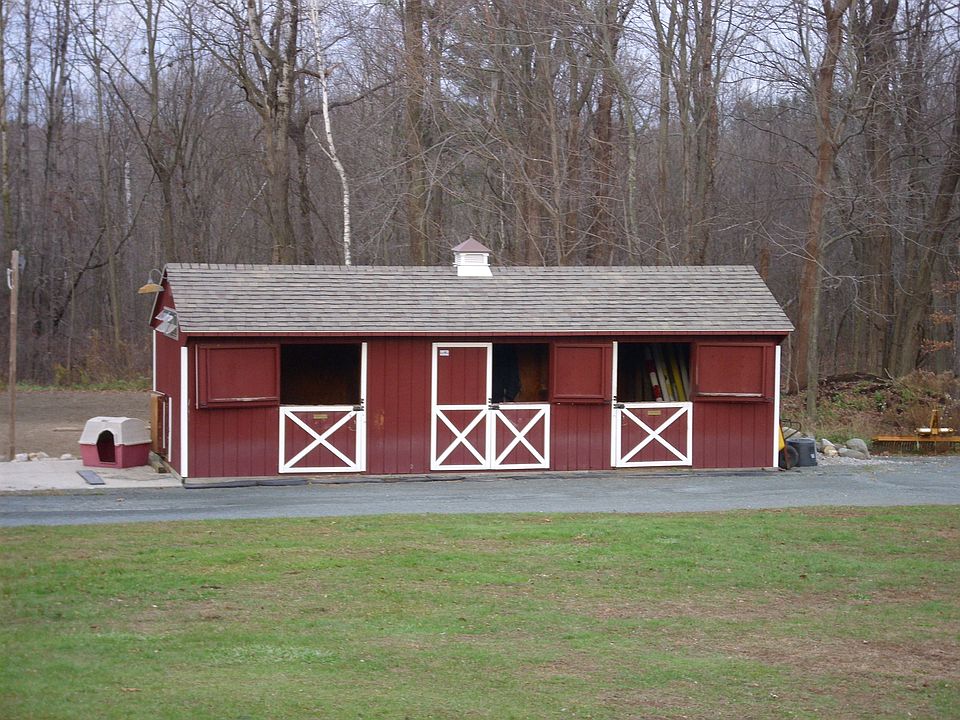 One of 2 barns, 5 stalls total
