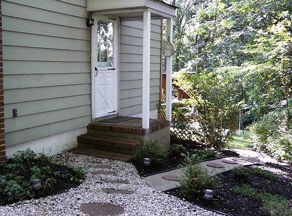 5th image of 219 Mountain Pkwy W