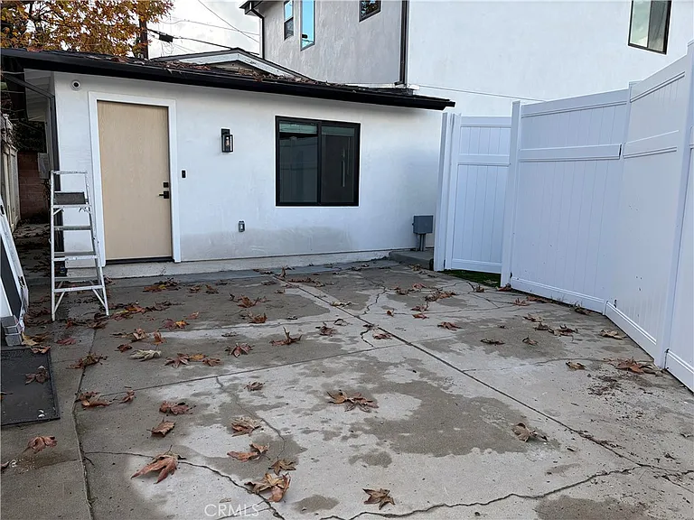 19212 Calvert St — Photo 9