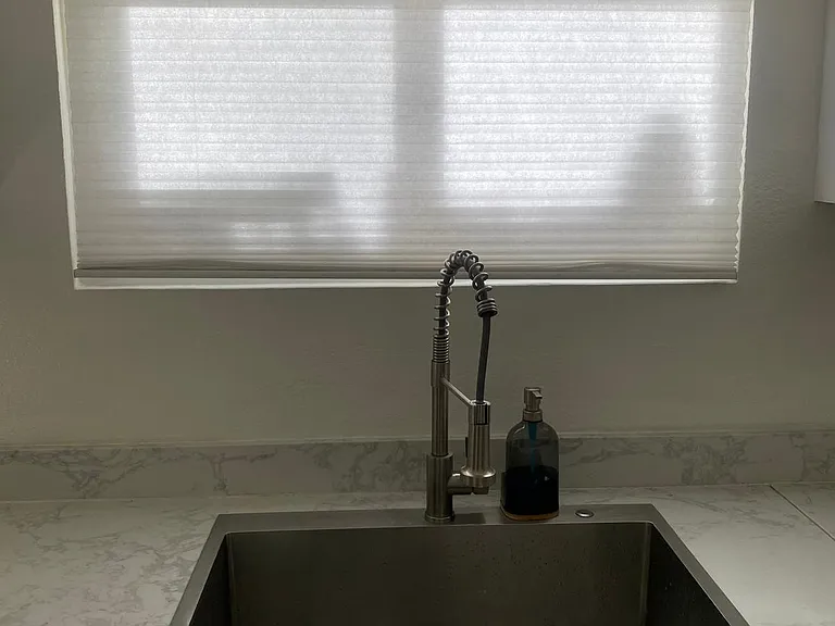 Kitchen sink (no garbage disposal)