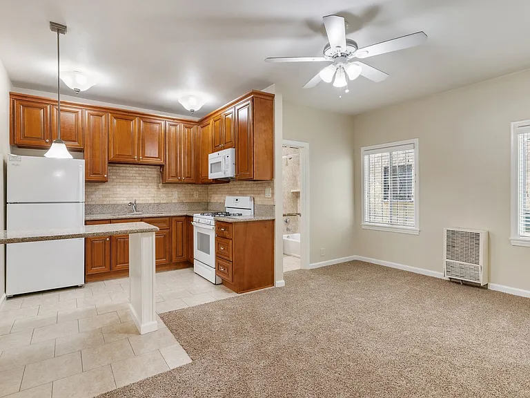 1324 Peterson Avenue — Photo 3
