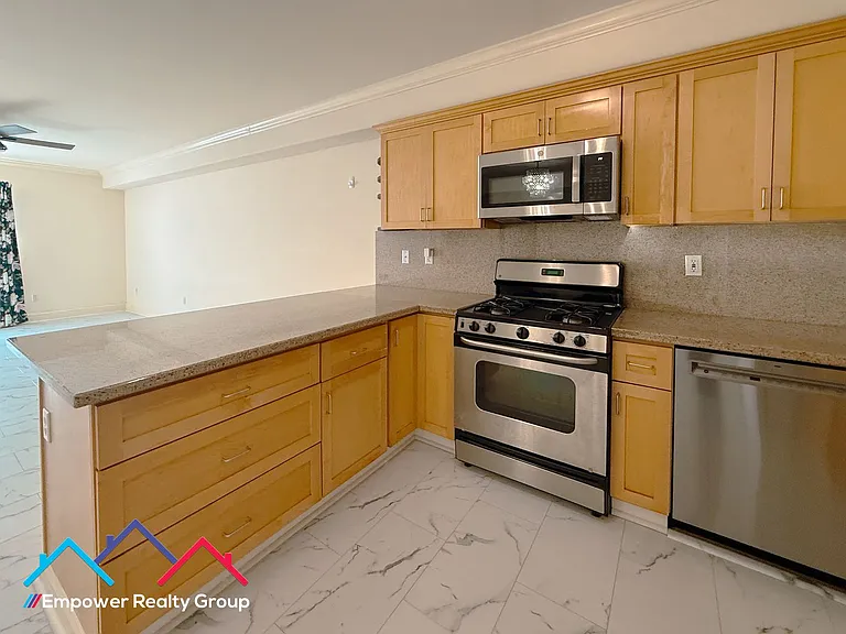 1515 14th Ave #302 — Photo 11