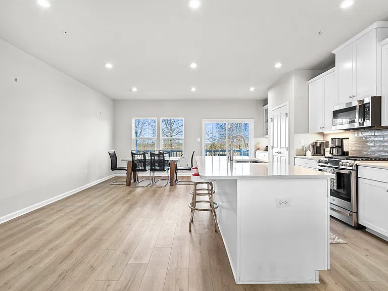 204 Station Dr — Photo 22