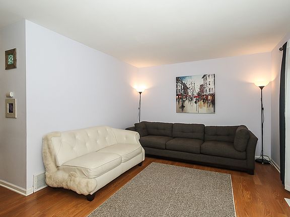 3rd image of 2021 Duxbury Ct