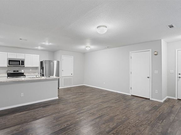 5th image of 251 & 253 E Anabranch Ct