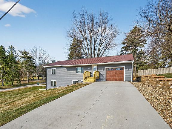 3rd image of 311 Highland Ct SW
