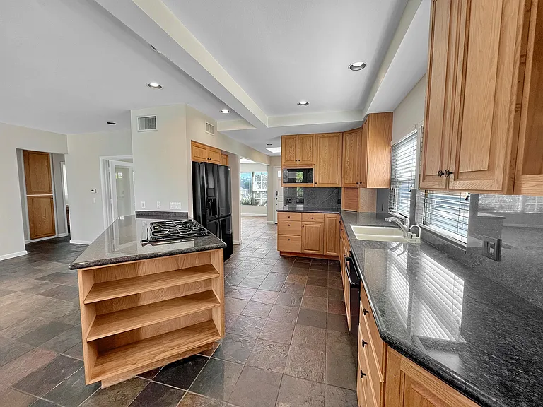 3840 Talbot St — Photo 6