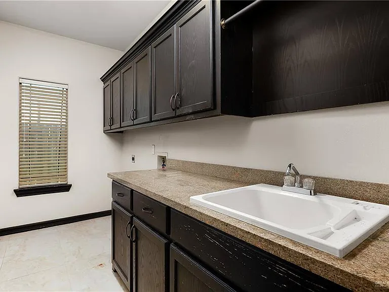2014 N 44th Ln — Photo 11