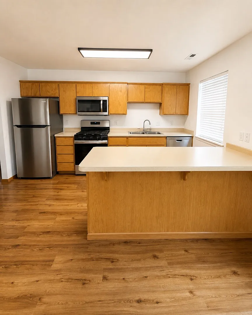 15546 N Vera St - 15546 N Vera St Unit 2 — Photo 3