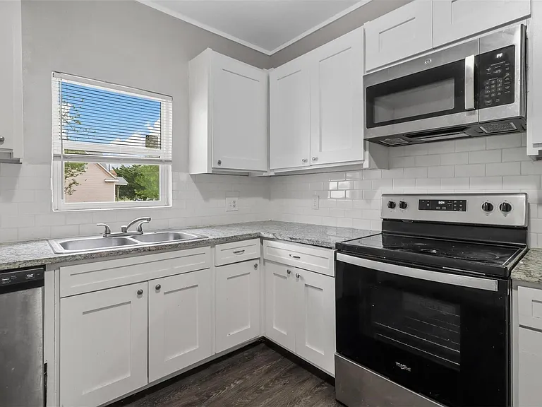 814 N Walnut St — Photo 5