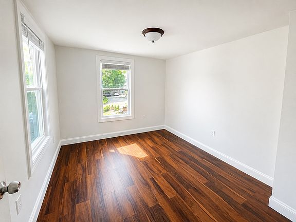 4th image of 39-39 Park St #41