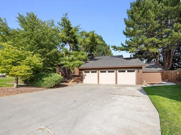 2406 Greenbrook Blvd, Richland, WA 99352