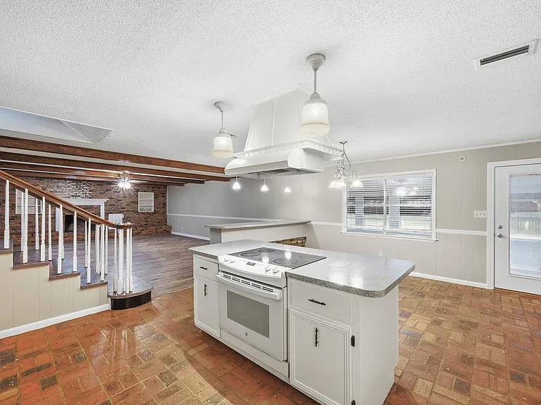1906 Elaine Ave — Photo 13