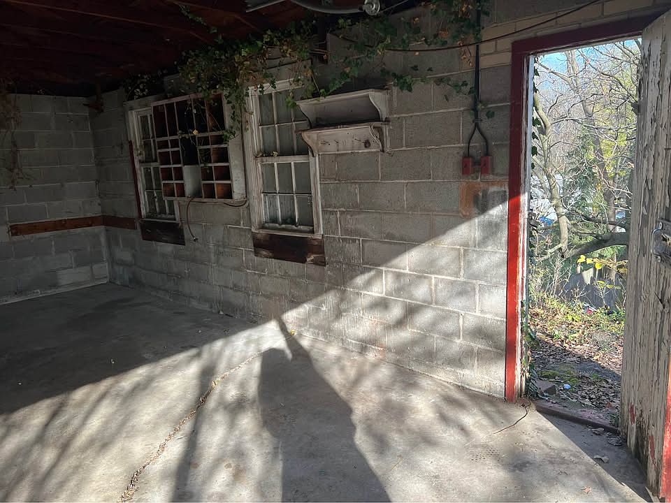 Building Photo 4