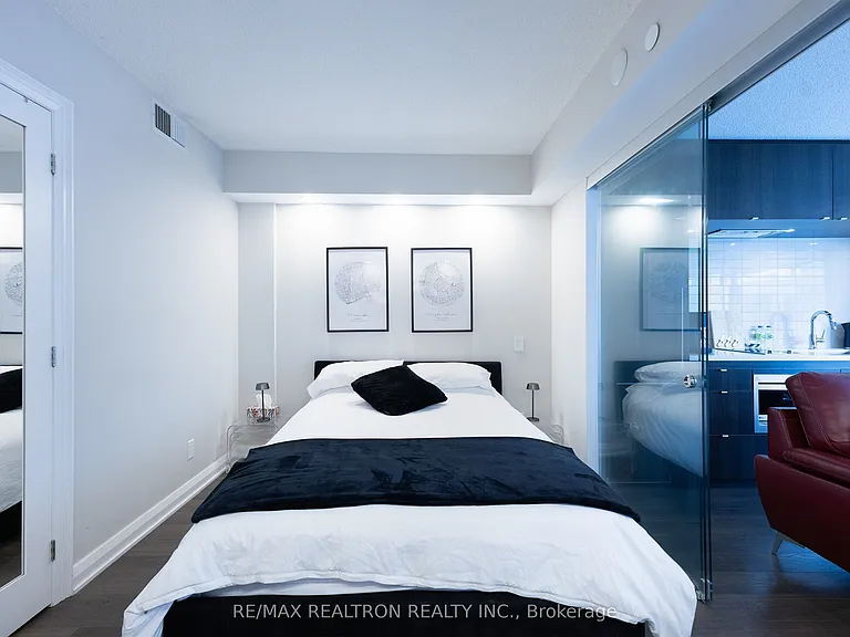 155 Yorkville Ave — Photo 10