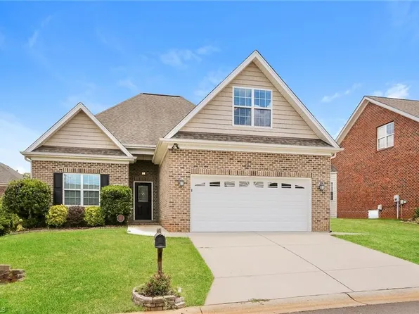 135 Stillmere Ct, Winston Salem, NC 27101