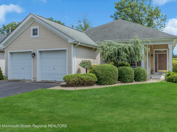 53 Goldensprings Drive, Lakewood, NJ 08701