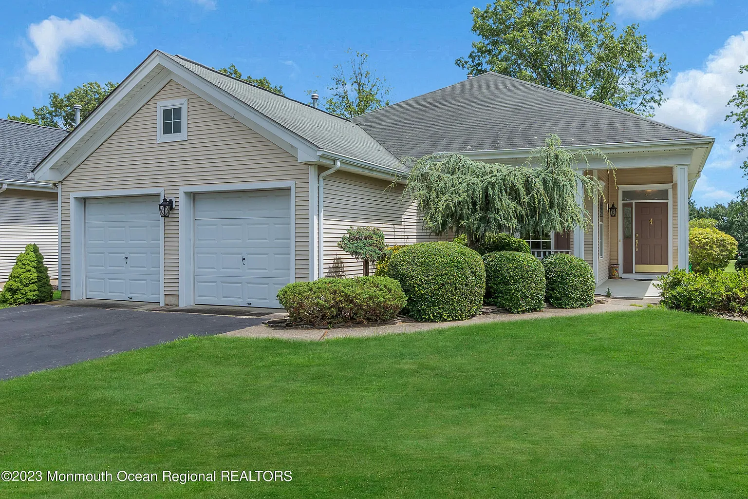 53 Goldensprings Drive photo 1