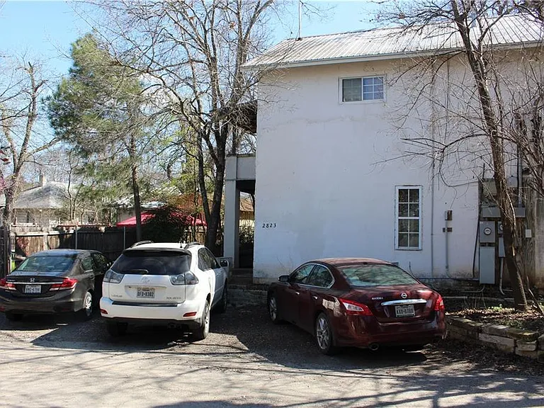 2818 Salado St — Photo 8