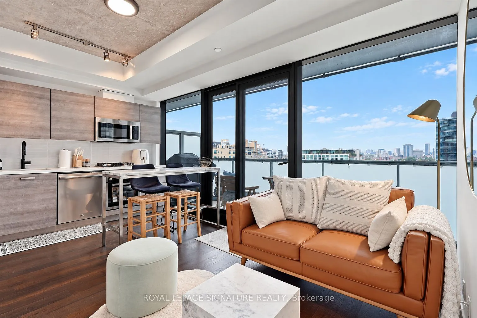 King Charlotte Condos — Photo 4
