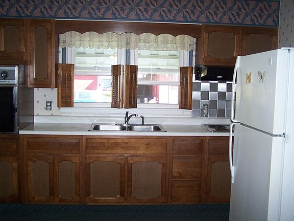 4th image of 744 Central Ave