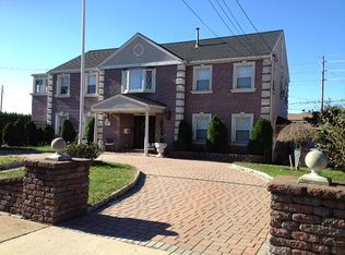 8 Lausecker Ln, Secaucus, NJ 07094