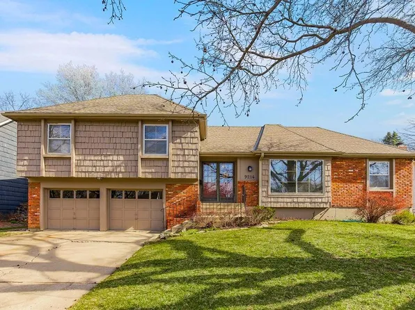 9214 W 82nd Ter, Overland Park, KS 66204