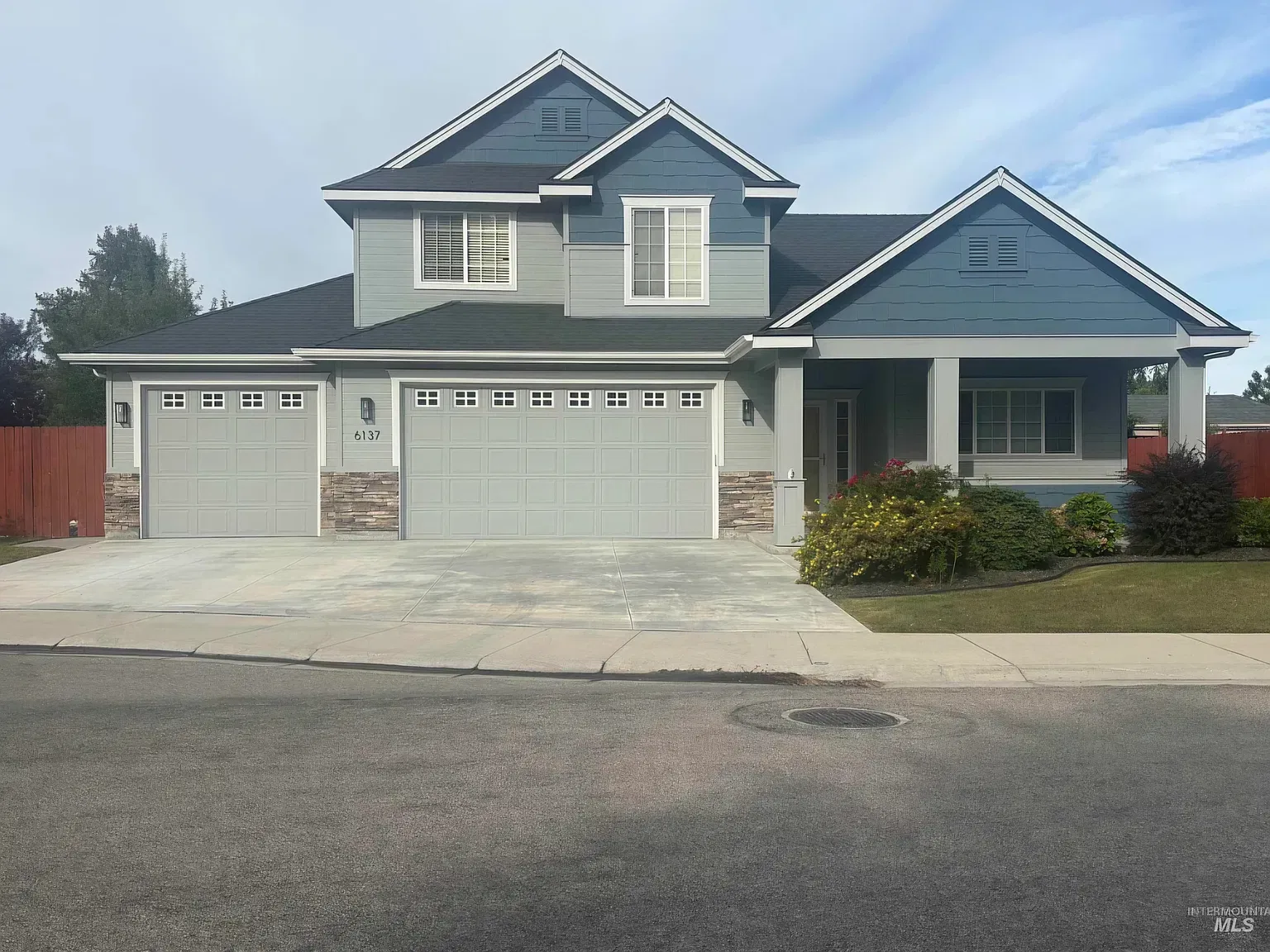 4 bed, 2361 sqft, $2,500 — Photo 1