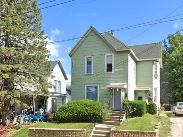 907 S Walnut Ave, Freeport, IL 61032