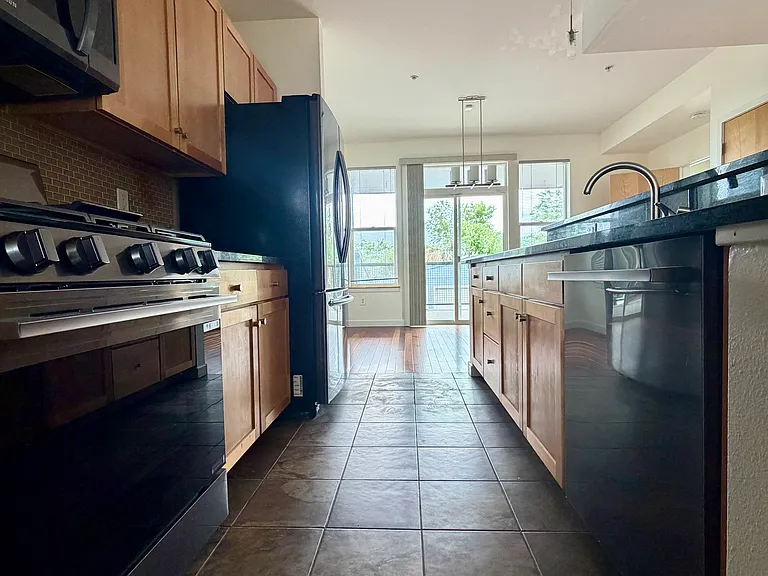 1348 Yellow Pine Ave — Photo 10