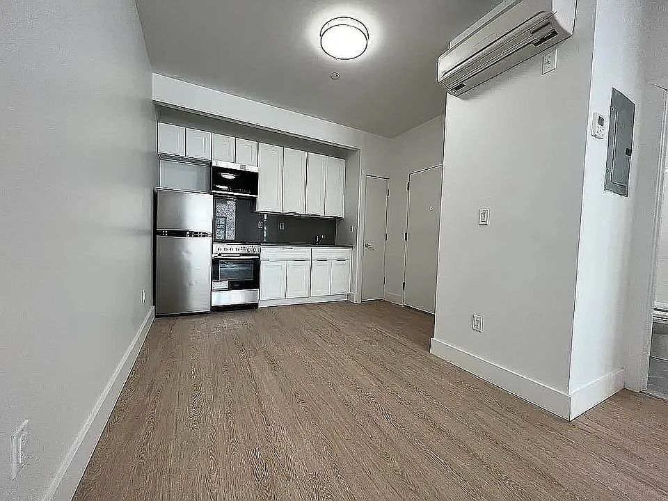 1st image of 2524 Albemarle Rd #3C