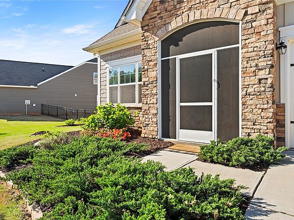 3rd image of 125 Double Crest Dr