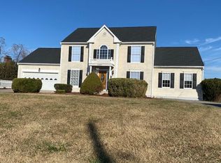 1423 Woodmont Dr, Johnson City, TN 37601