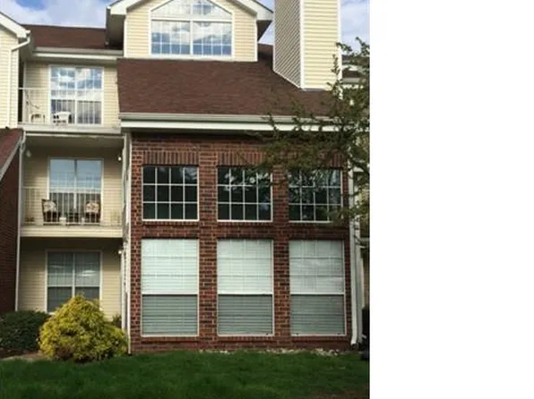 207 Carriage Crossing Ln, Middletown, CT 06457