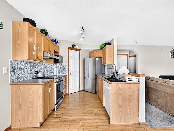 5th image of 145 S Martinvalley Cres NE